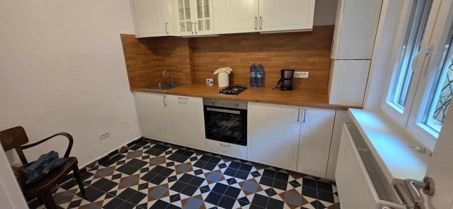 Apartament cu 4 camere semidecomandat în Banu Manta