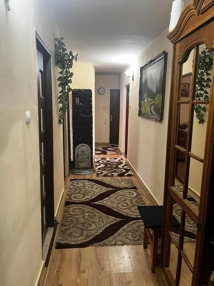 Apartament cu 4 camere decomandat în Central