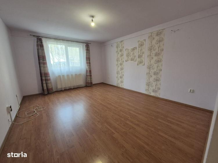 Casă cu 3 camere cu Teren 337 Mp în Central