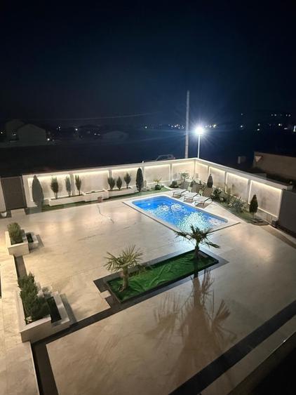 Casă individuală cu 6 camere cu Piscina în Exterior Est