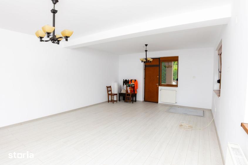 Casă cu 5 camere cu Teren 1029 Mp în Bezdead