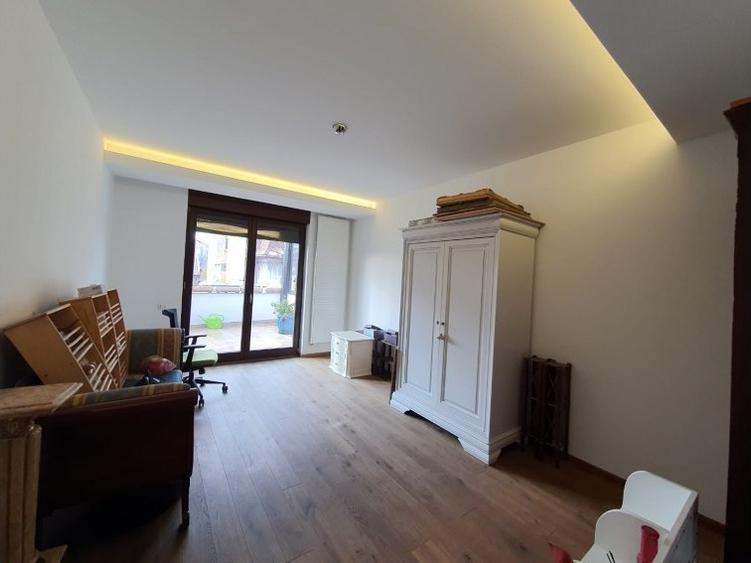 Apartament cu 4 camere în P-ța Romană