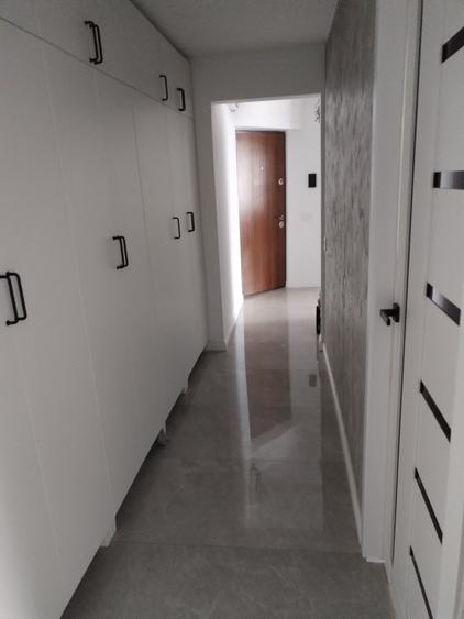 Apartament cu 3 camere decomandat, mobilat în Sălăjan