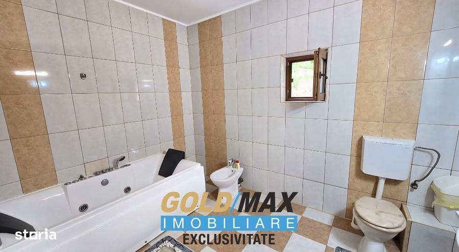 Casă cu 4 camere în Câmpului
