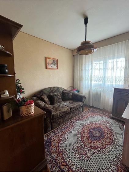 Apartament cu 4 camere decomandat în Central