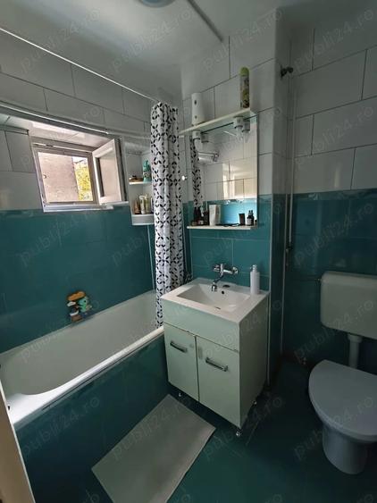 Apartament cu 3 camere semidecomandat în Micro 16