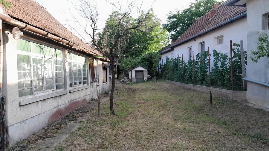 Casă cu 2 camere cu Teren 1543 Mp în Central