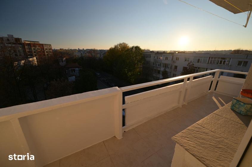 Apartament cu 4 camere decomandat în Delfinariu