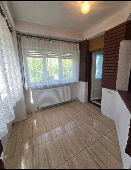 Apartament cu 3 camere decomandat în Medicină