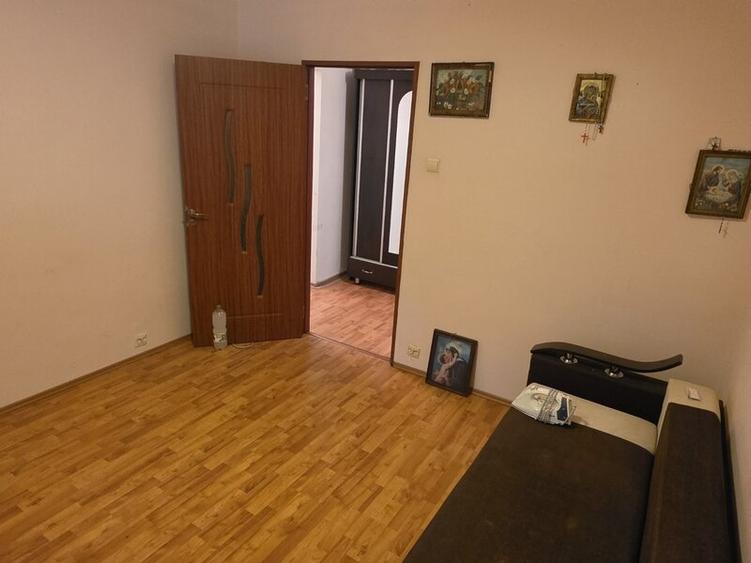Apartament cu 3 camere decomandat în Dristor
