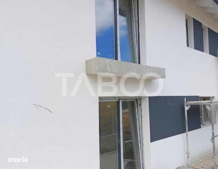 Casă cu 4 camere decomandat în Central