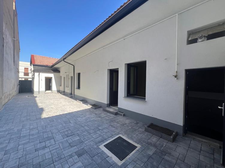 Casă individuală cu 5 camere cu Canalizare în Central