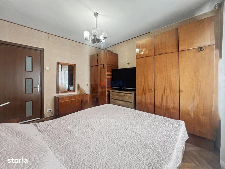 Apartament cu 3 camere decomandat în Delfinariu