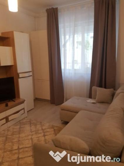 Garsonieră decomandată în Roșu