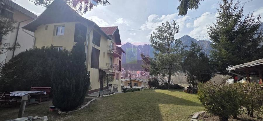 Casă cu 8 camere cu Teren 400 Mp în Zamora