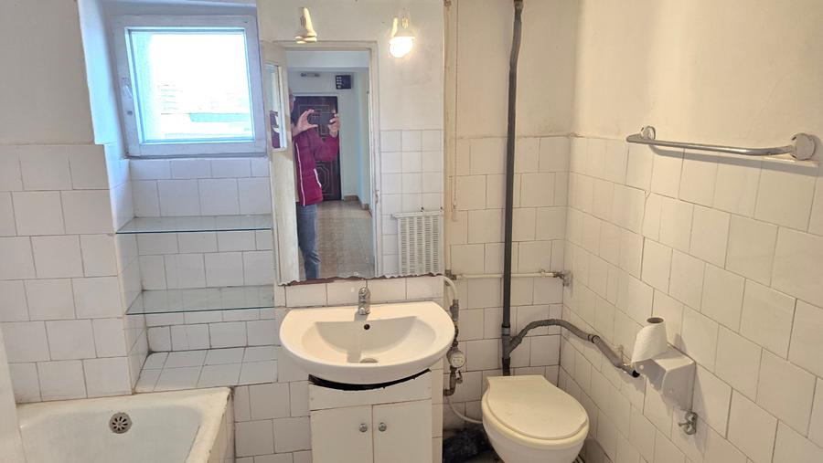 Apartament cu 4 camere decomandat în 22 Decembrie