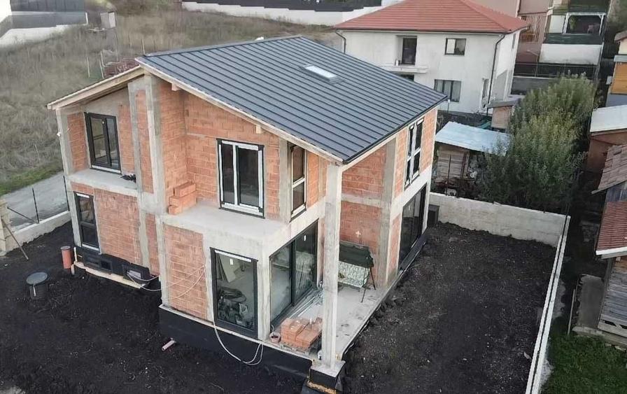 Casă cu 4 camere în Sânnicoară