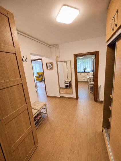 Apartament cu 3 camere decomandat în Drumul Taberei