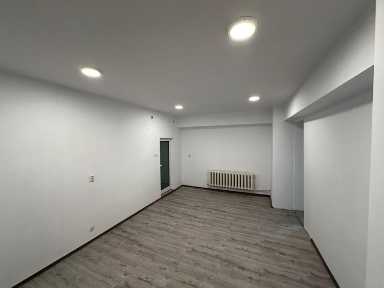 Birou, de 27 mp, în Centru Civic