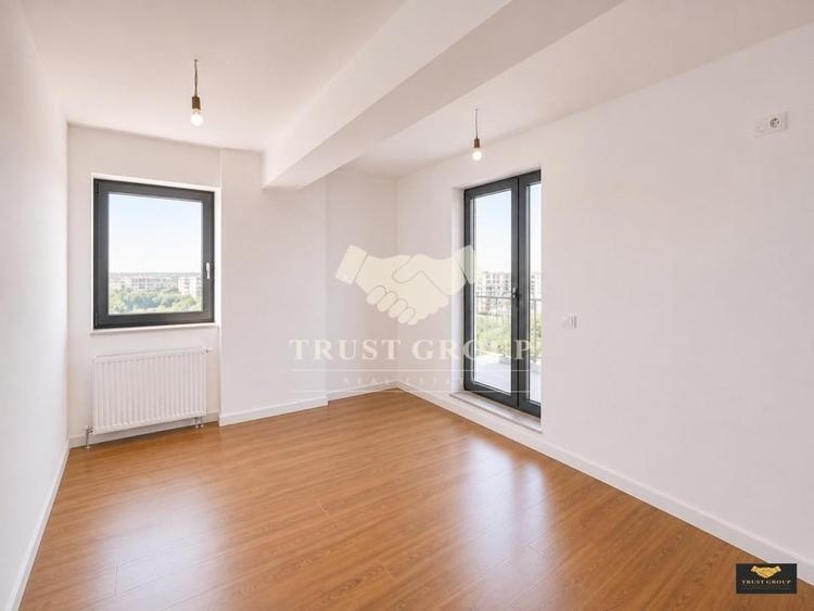 Penthouse cu 3 camere decomandat în Mihai Bravu
