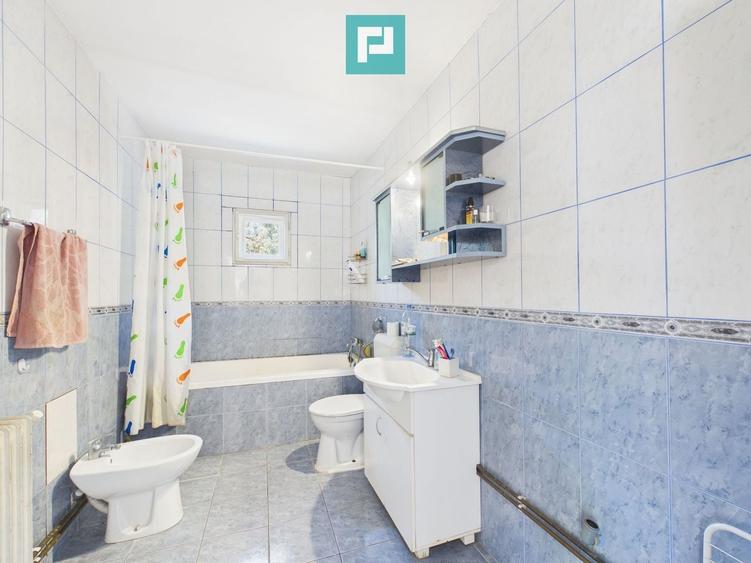 Casă individuală cu 4 camere cu Canalizare în Mocrea