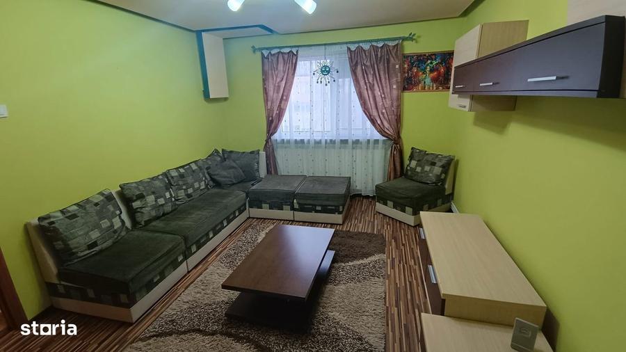 Apartament cu 3 camere decomandat în Carrefour
