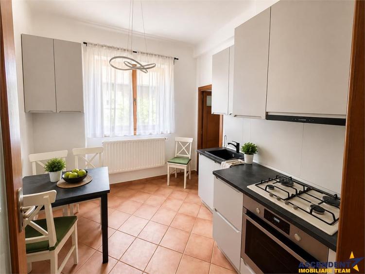 Apartament cu 2 camere decomandat în Centrul Istoric