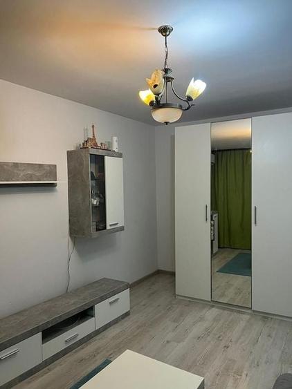 Garsonieră decomandată, mobilată în Gorjului