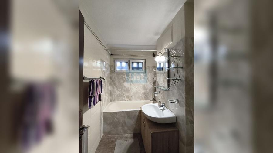 Apartament cu 3 camere semidecomandat, mobilat în Gheorgheni