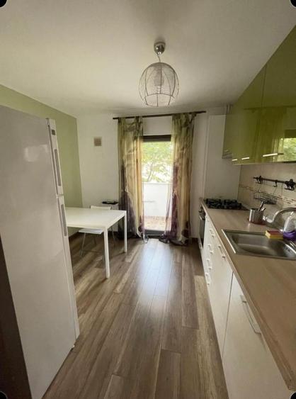 Apartament cu 2 camere decomandat, mobilat în Crângași