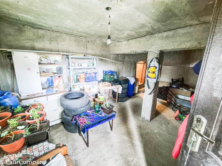 Casă individuală cu 10 camere cu Canalizare în Găvana