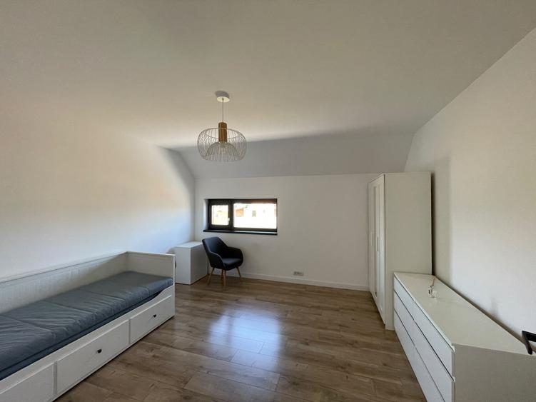 Duplex cu 4 camere cu Canalizare în Moșnița Nouă