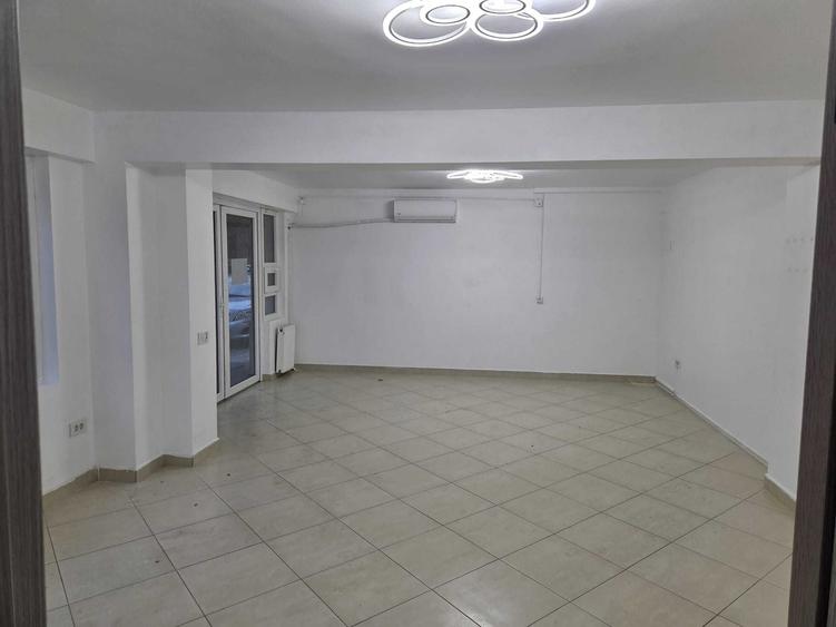 Spațiu comercial, de 55 mp, în Militari