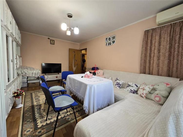 Apartament cu 3 camere decomandat în Colentina