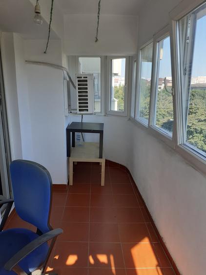 Apartament cu 3 camere decomandat în Lacul Tei