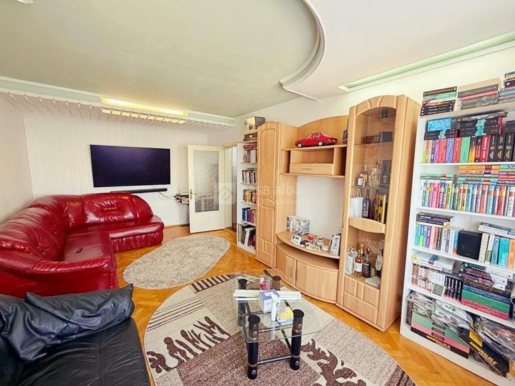 Apartament cu 3 camere decomandat în Nicolina