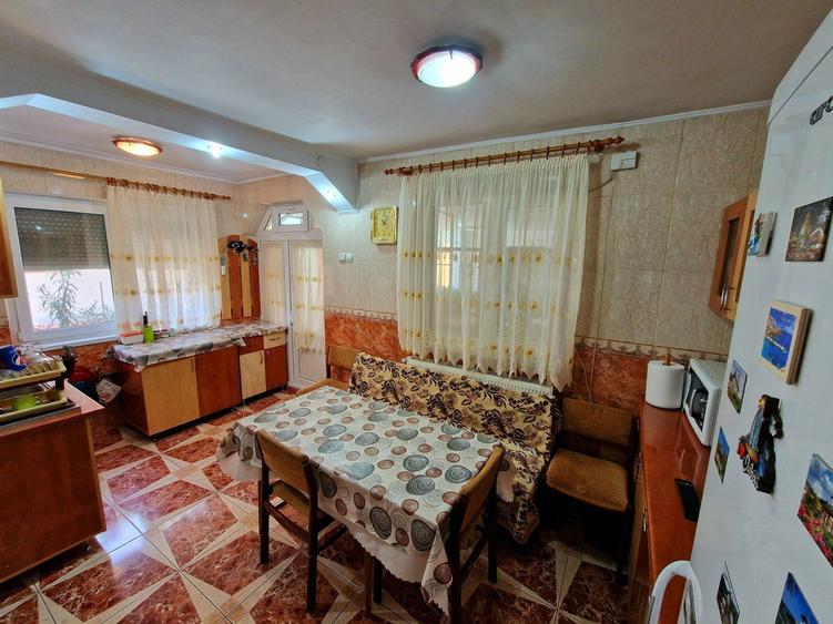 Casă cu 4 camere în Central