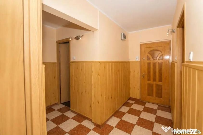 Apartament cu 3 camere decomandat în Prundu