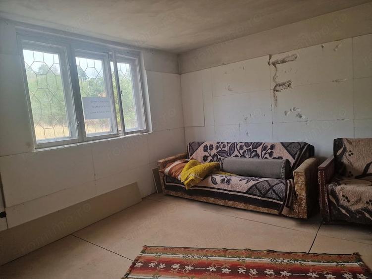 Casă cu 4 camere cu Teren 2755 Mp în Central