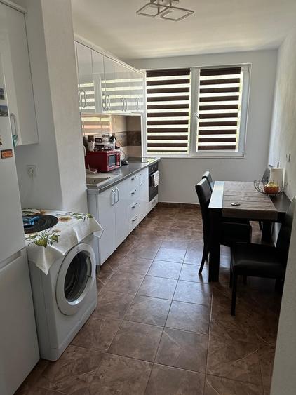 Apartament cu 4 camere semidecomandat în Central