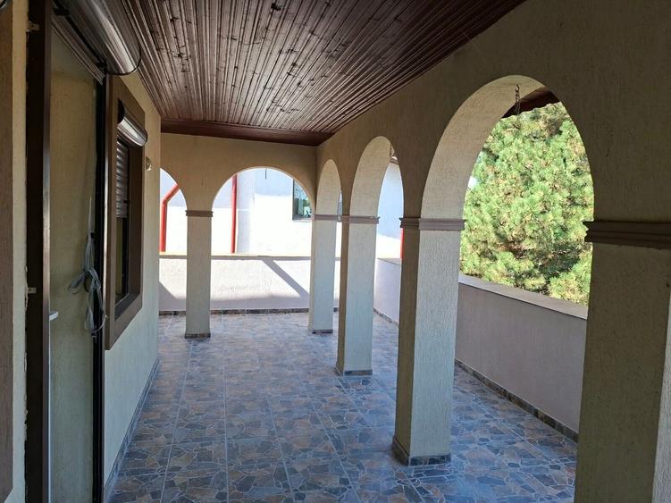 Casă individuală cu 7 camere cu Teren 934 Mp în Otopeni