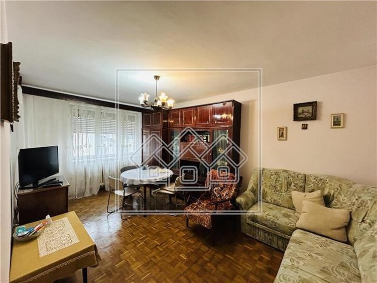 Apartament cu 3 camere decomandat în Ștrand
