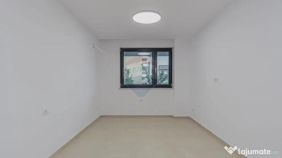 Apartament cu 9 camere decomandat în Astra