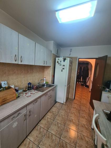 Apartament cu 3 camere decomandat în Cantacuzino