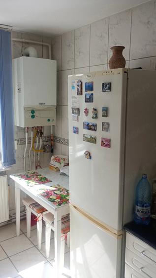 Apartament cu 2 camere decomandat în Precista