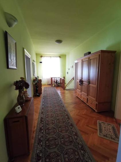 Casă individuală cu 9 camere cu Canalizare în Daneș