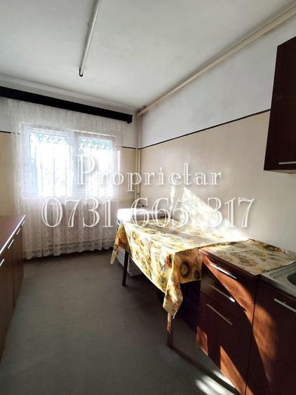 Apartament cu 3 camere semidecomandat în Tei