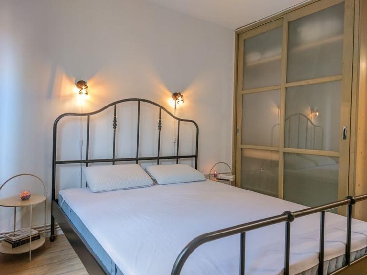 Apartament cu 2 camere semidecomandat, mobilat în Muncii