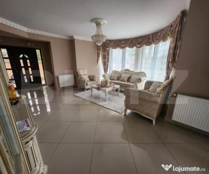 Casă cu 5 camere cu Teren 500 Mp în Criș