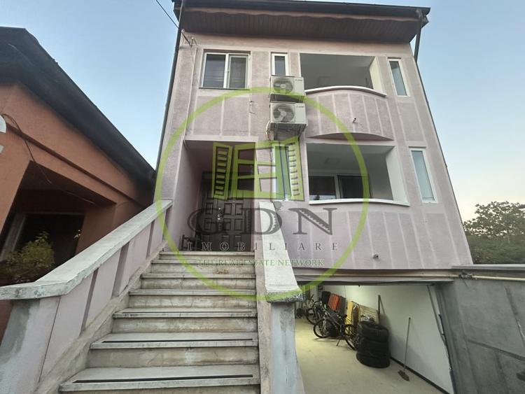 Casă individuală cu 6 camere cu Canalizare în Central